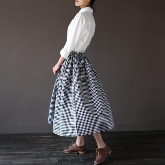 Black and White Plaid Vintage Skirt - Image 3
